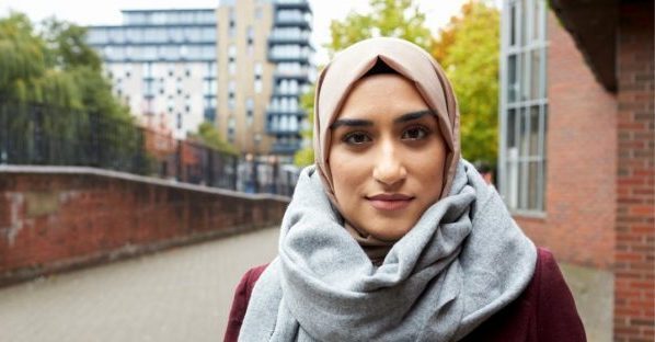 Portret van een jonge moslima